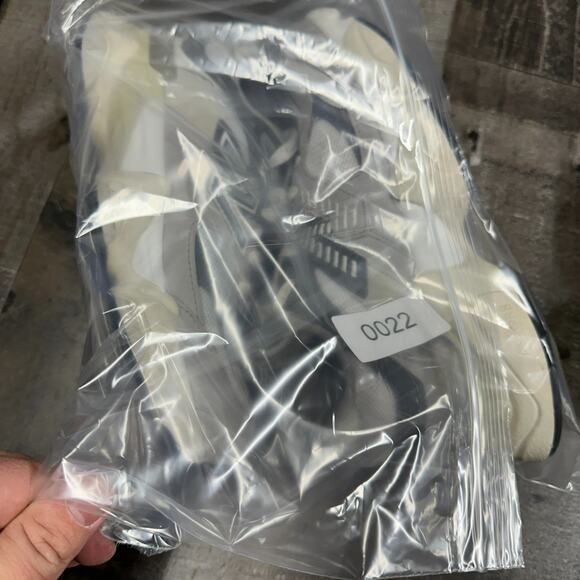 New Balance 9060 Men’s Grey Sneakers U9060GY – Size 5.5 - Picture 2 of 16